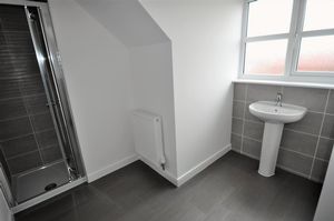 Master En-Suite- click for photo gallery